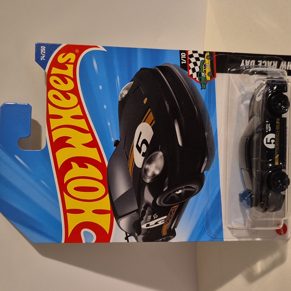 D1 Hot Wheels Porsche 911 GT3  with shipping protector